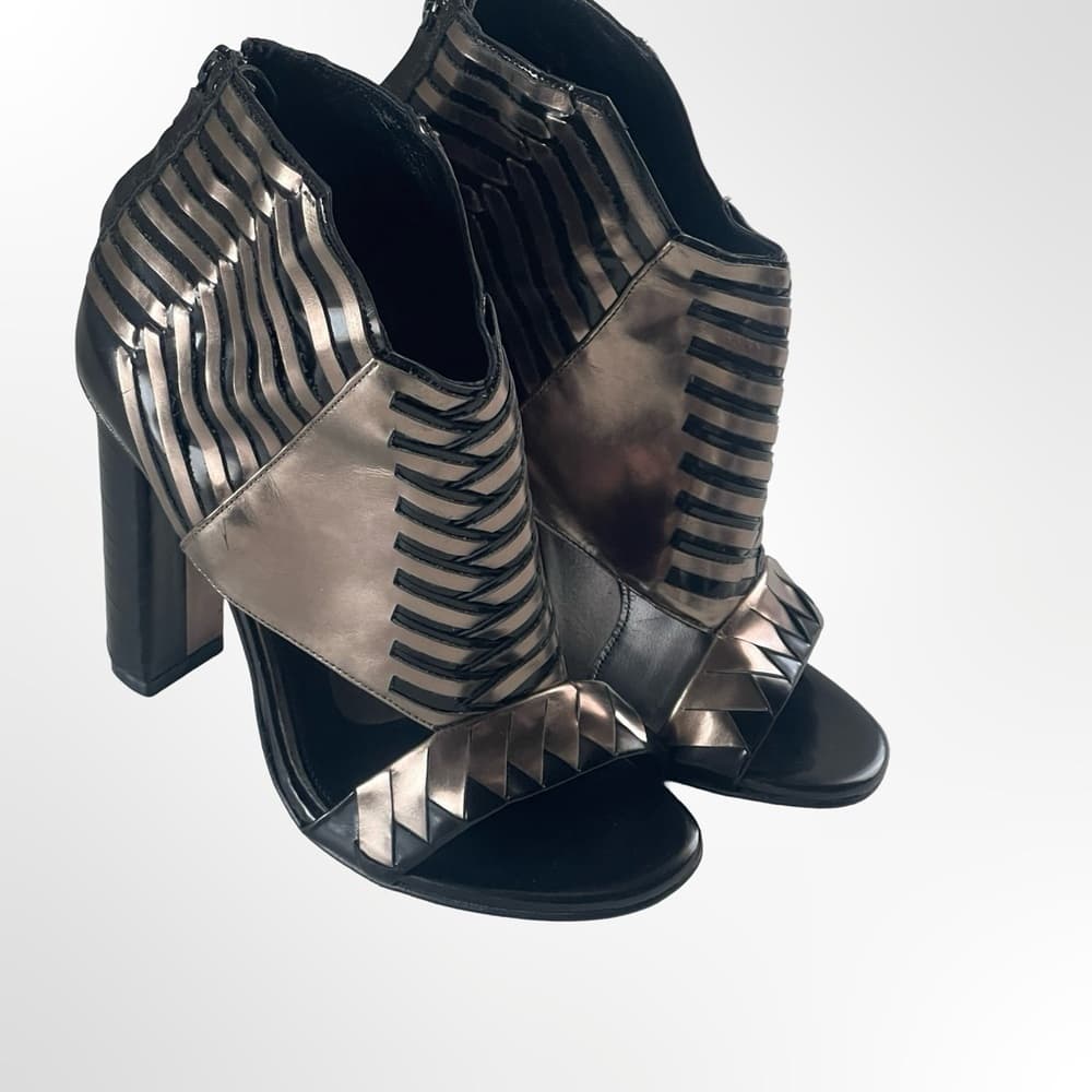 Robert Clergerie Black and Gold Heels in size 6 - Thumbnail 4