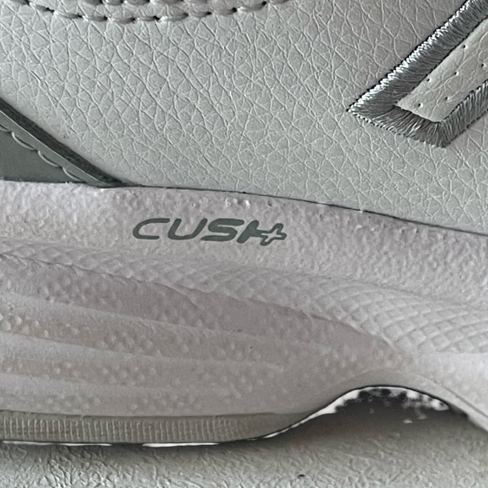 New Balance Women's White Sneakers in size 9 - Thumbnail 5