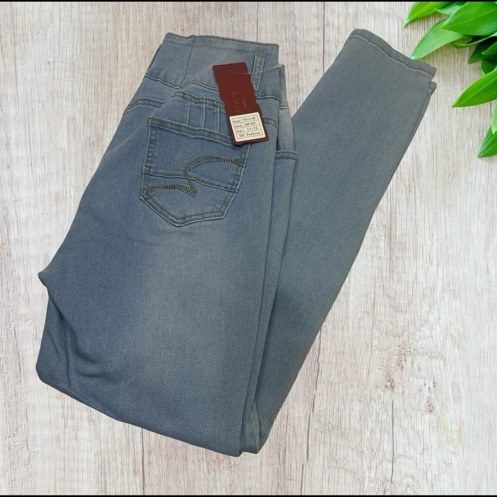 T&Y size 11/12 High-Waisted Jeans for Women NWT - Thumbnail 2