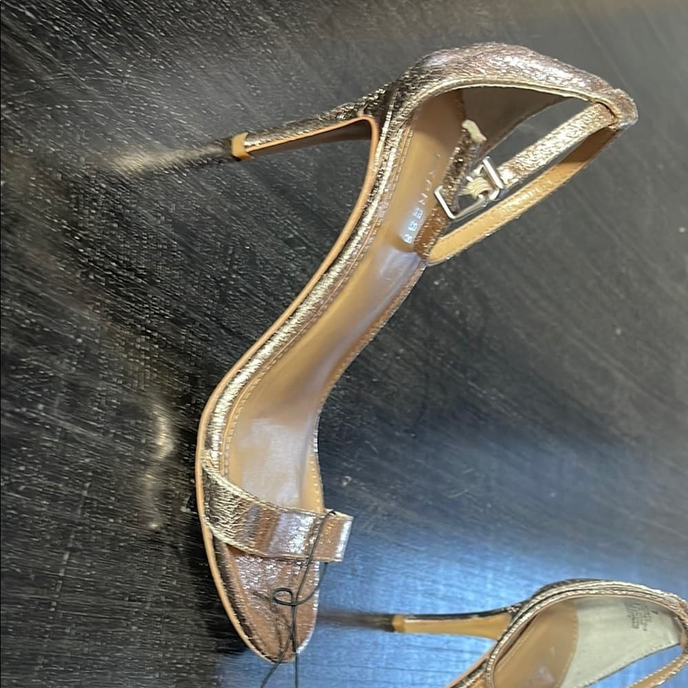 Express Elegant Metallic High Heel Sandals size 7 - NWHT - Thumbnail 3