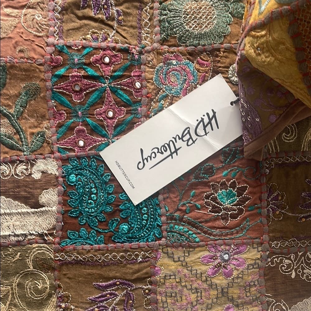 Handmade HD Buttercup Embroidered Patchwork Pillow Cover - Brown 16x16 - Thumbnail 4