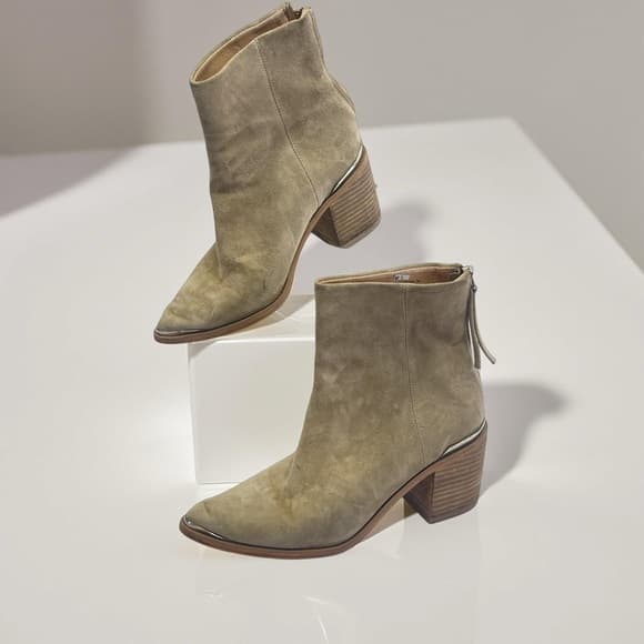 Steve Madden Stylish Tan Ankle Boots with some defect size 7 - Thumbnail 9