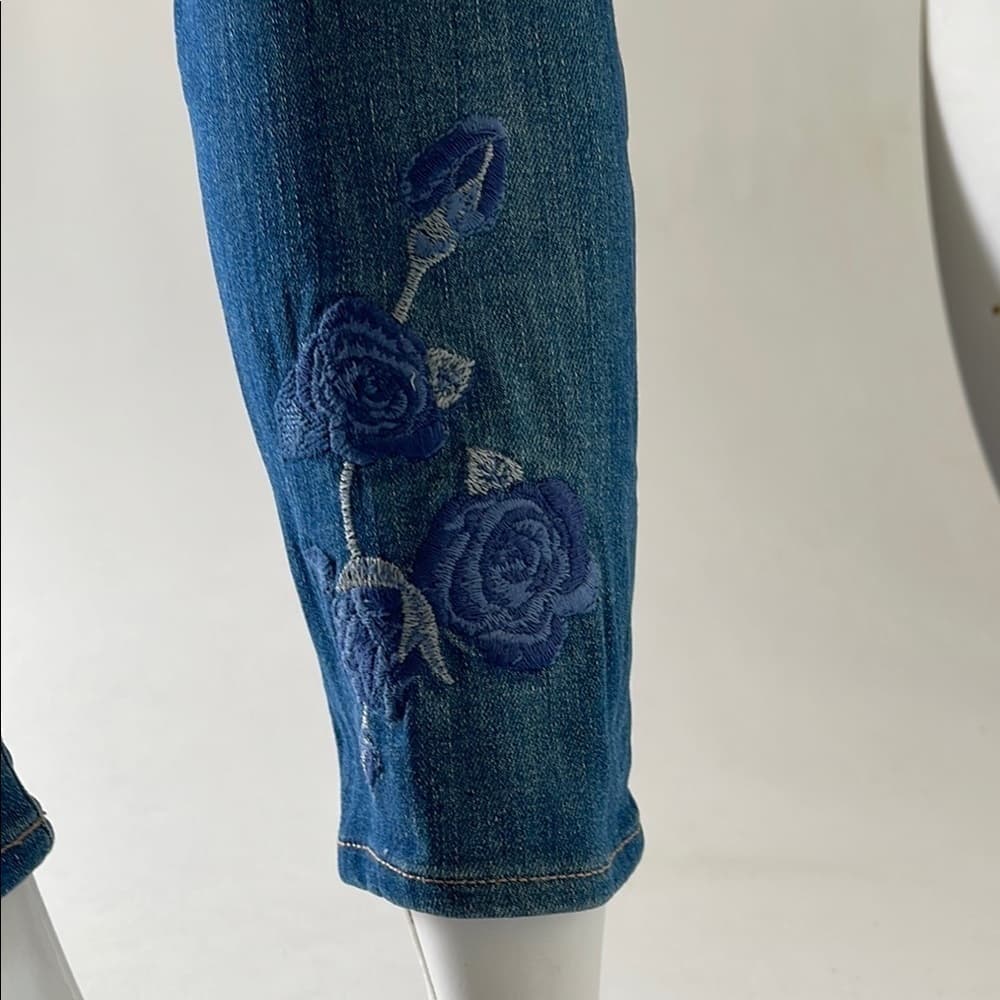 J Brand Alana High rise Women's Blue Jeans with Flower detail - size 29 - Thumbnail 2