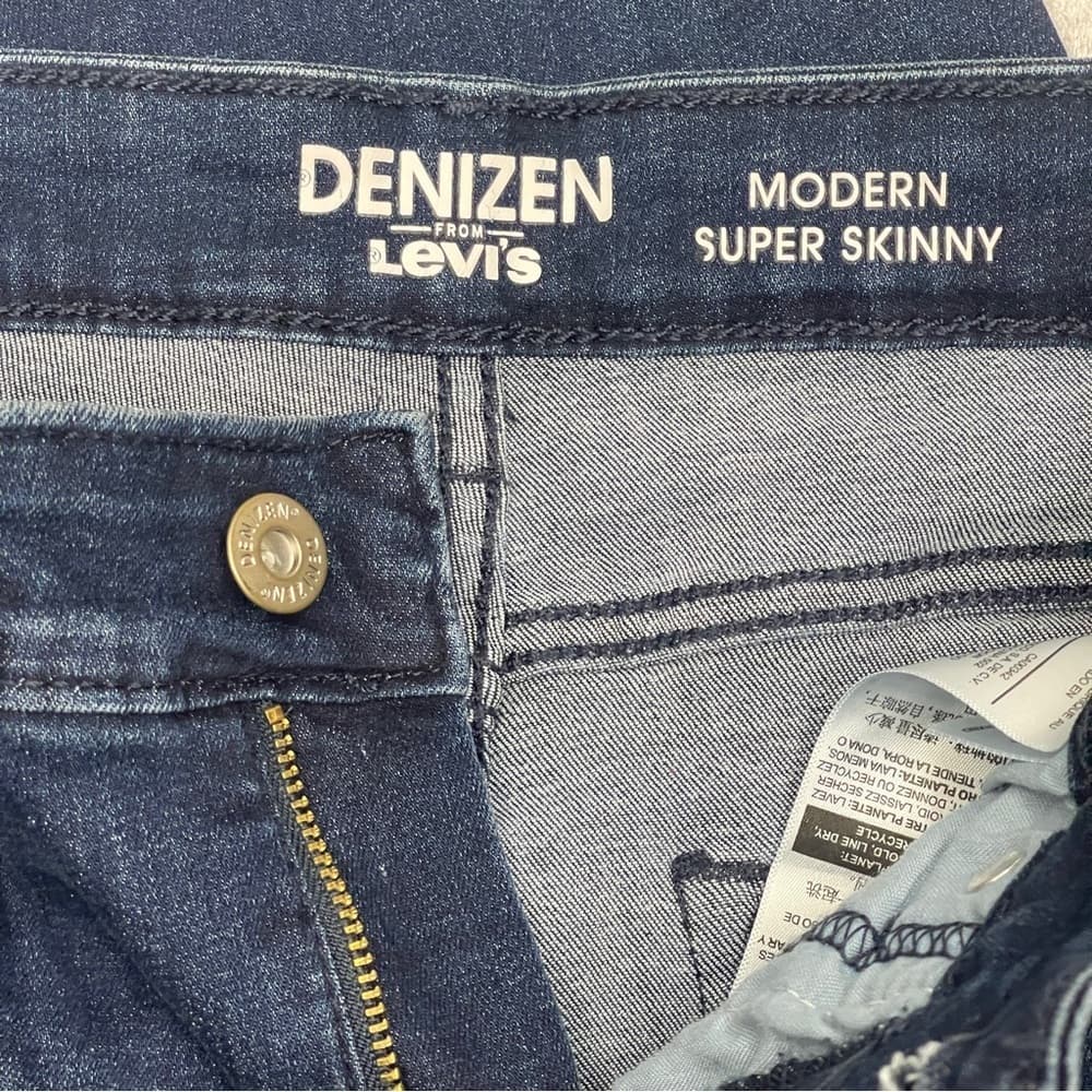 Denizen from Levi's Women's Super Skinny Jeans Size 2 NWOT - Thumbnail 3