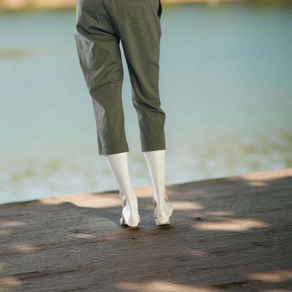 AttentionOlive Green Cropped Slim Fit Pants size 4 - Thumbnail 3