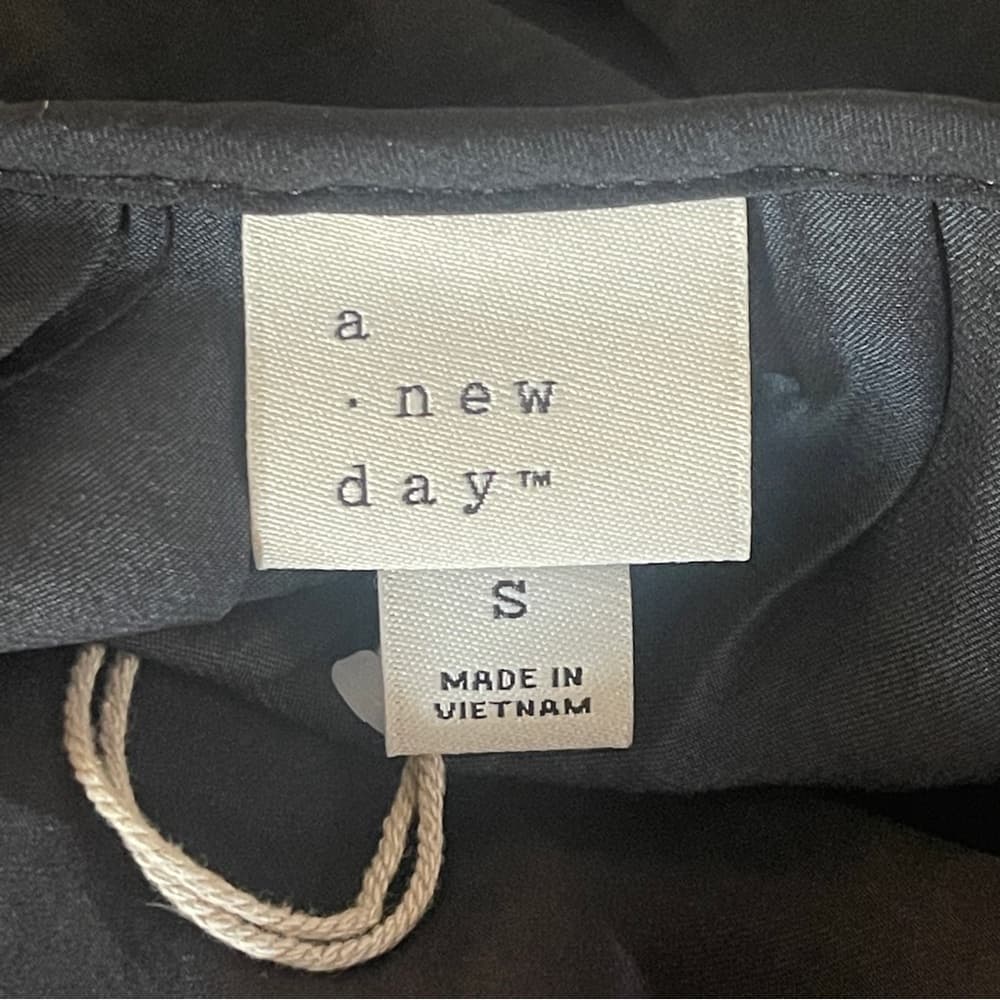 a new day Black Long-Sleeve Scoop Neck Pleated Blouse - Thumbnail 3