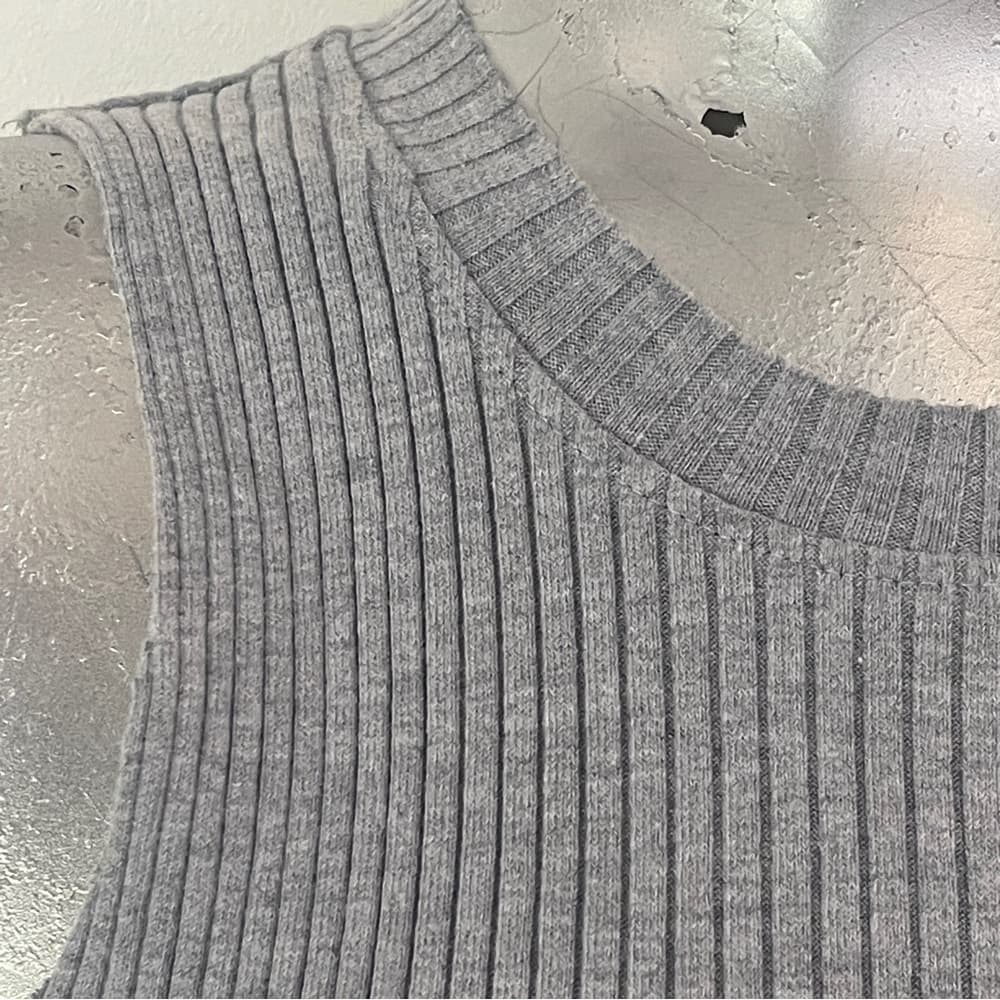 Topshop Gray Ribbed Cropped Tank in size 6 - Thumbnail 2