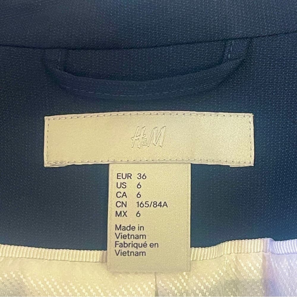 H&M Woman's Navy Blazer NWOT - many sizes available - Thumbnail 4
