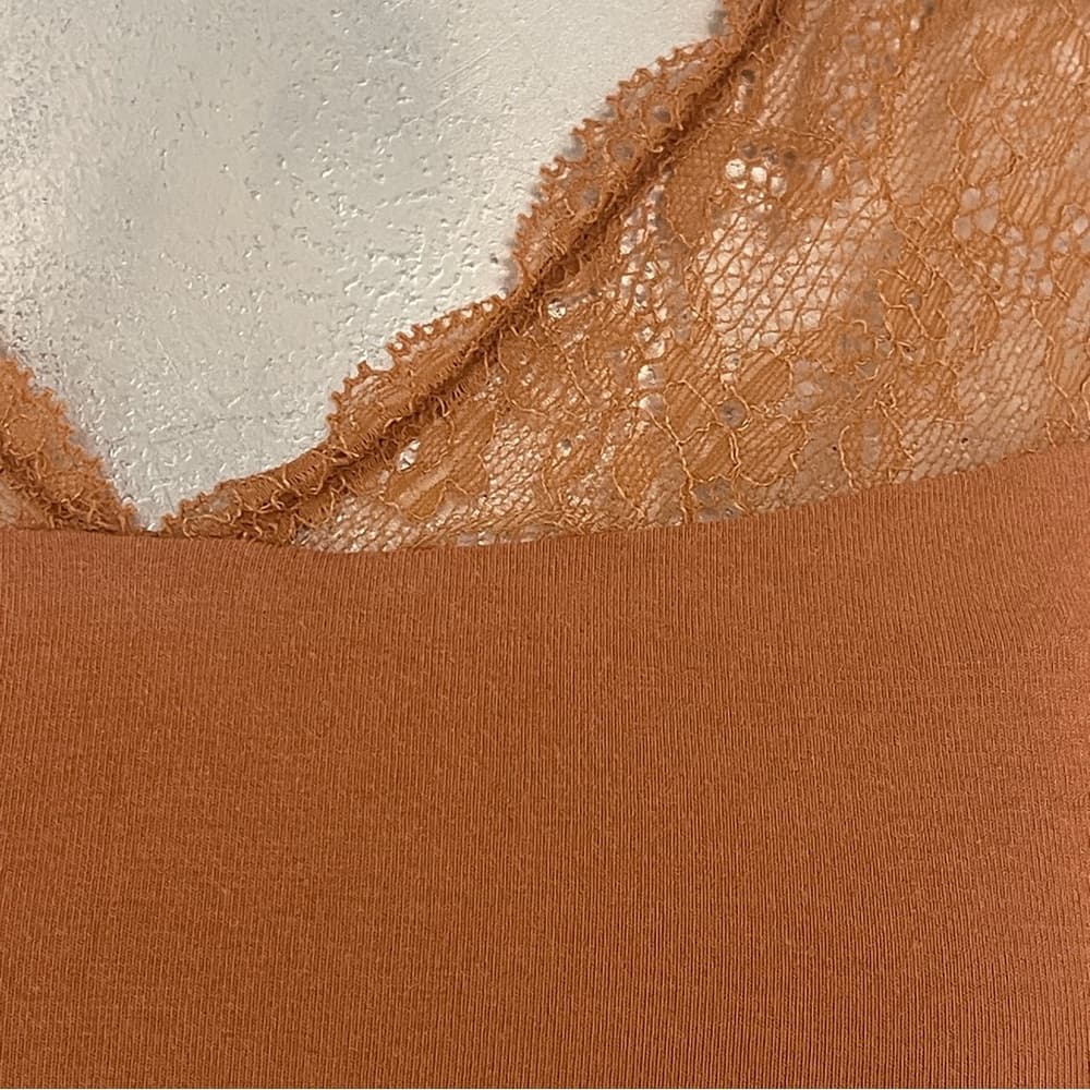 Uniqlo Lace-Trim Tank Top in Rust - Thumbnail 2