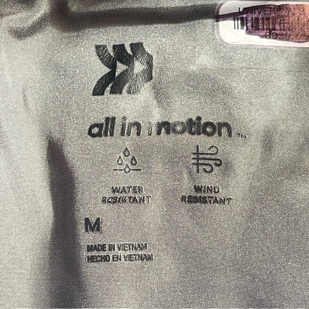 All in Motion Gray Water-Resistant Puffer Jacket in Medium size - Thumbnail 3