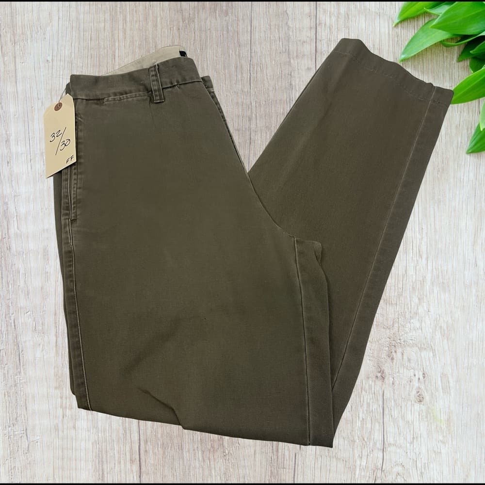Banana Republic Men's Olive Green Pants in size 32/30 - Thumbnail 2