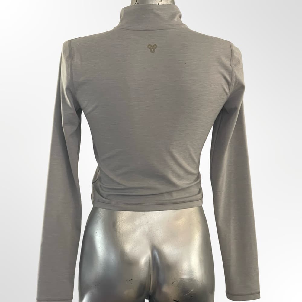 Golden Women's Medium sized Gray Long Sleeve Short Top - Thumbnail 2