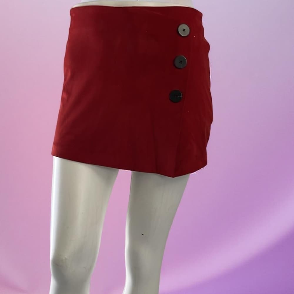Zara Red Button-Accent Women's Shorts Skirt size XS - Thumbnail 4