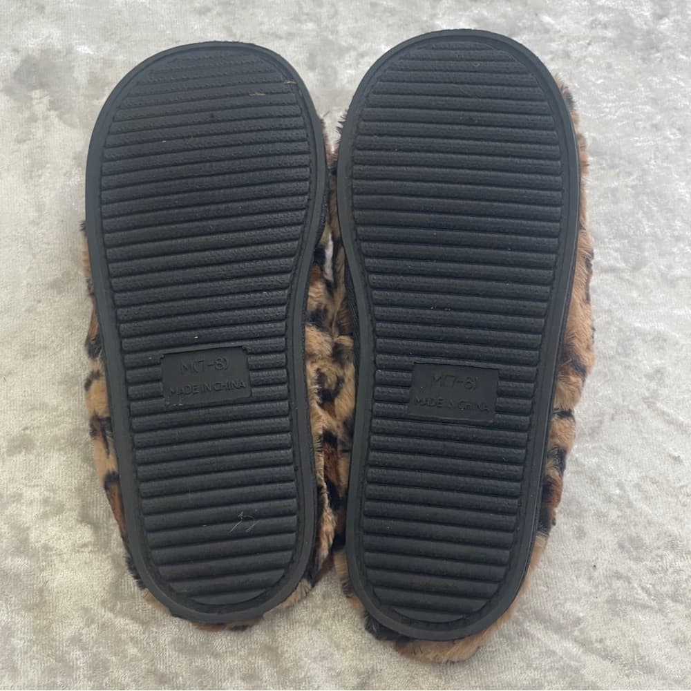 Jessica Simpson Leopard Print Fuzzy Slippers size 7.5 - Thumbnail 4