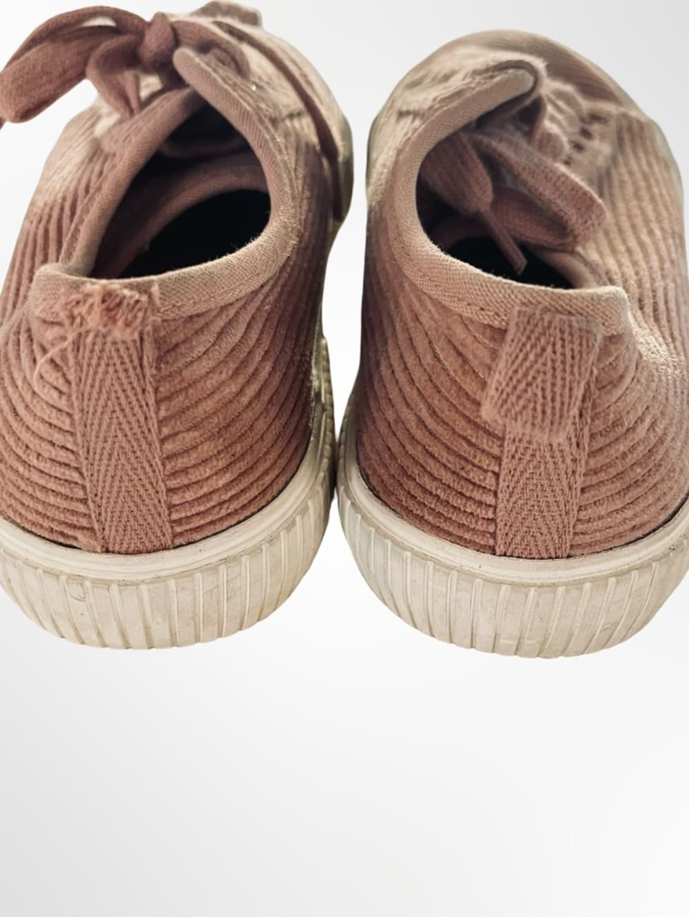 Cat & Jack Corduroy Lace-Up Sneakers in Dusty Pink size 3 - Thumbnail 3