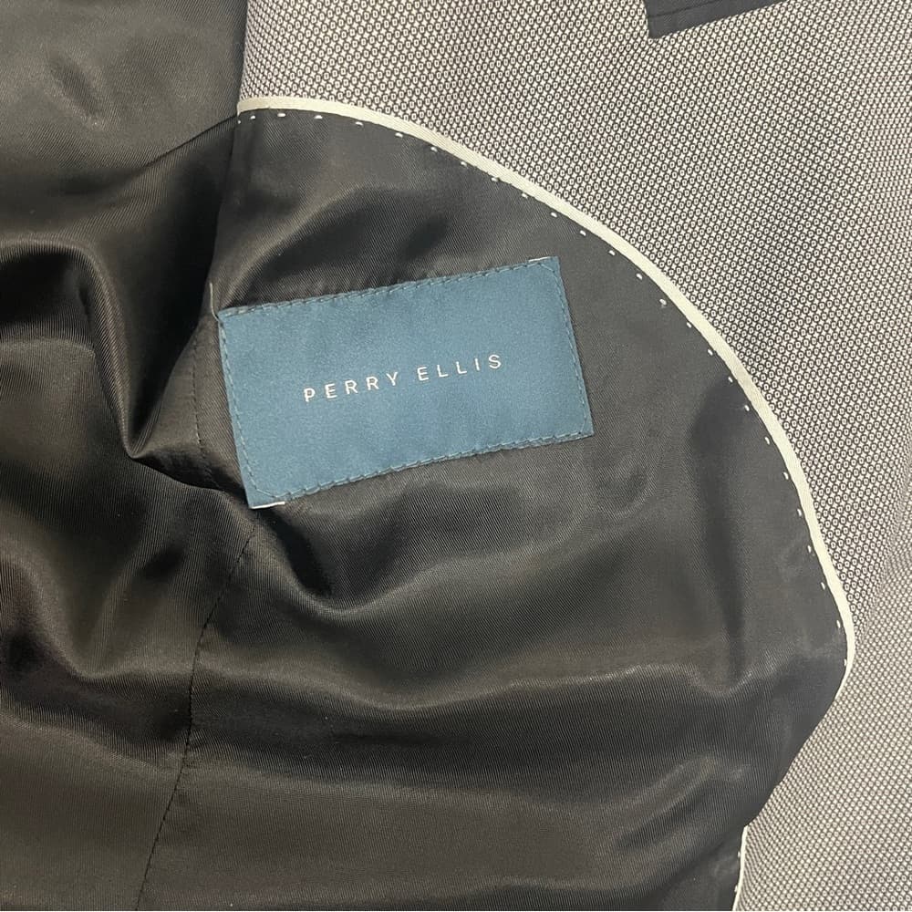 Perry Ellis Men's Gray Blazer - size 40L Mint Condition - Thumbnail 4