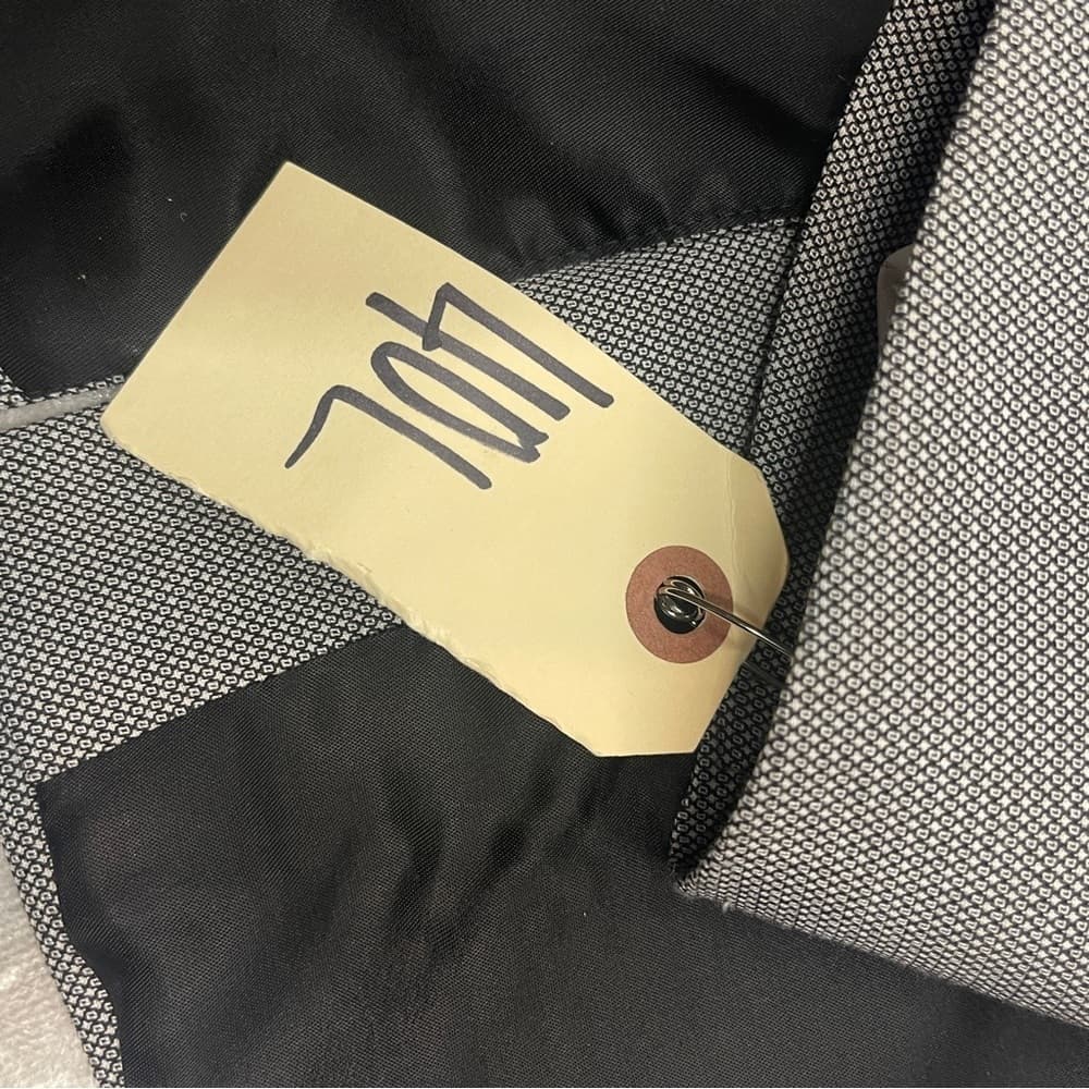 Perry Ellis Men's Gray Blazer - size 40L Mint Condition - Thumbnail 6