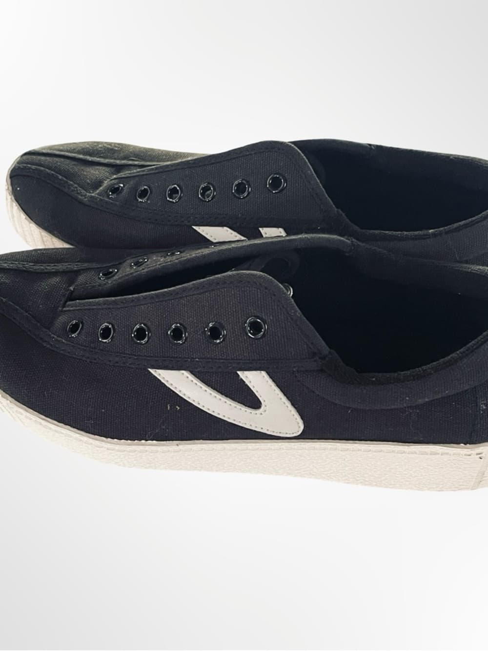 Tretorn Black Canvas Slip-On Sneakers w. White Side Chevron - Thumbnail 4