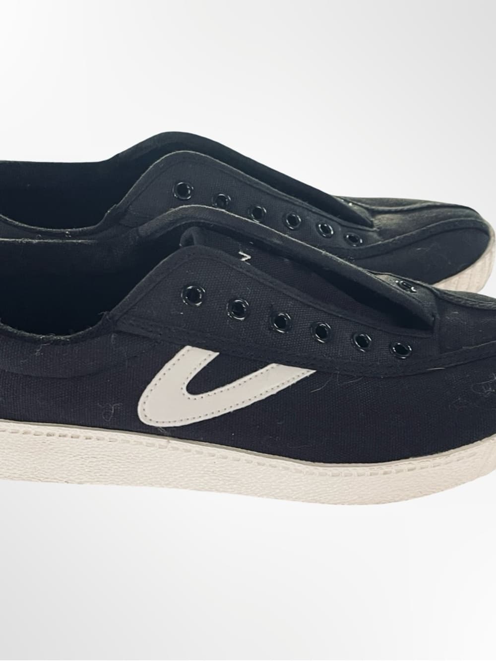 Tretorn Black Canvas Slip-On Sneakers w. White Side Chevron - Thumbnail 2