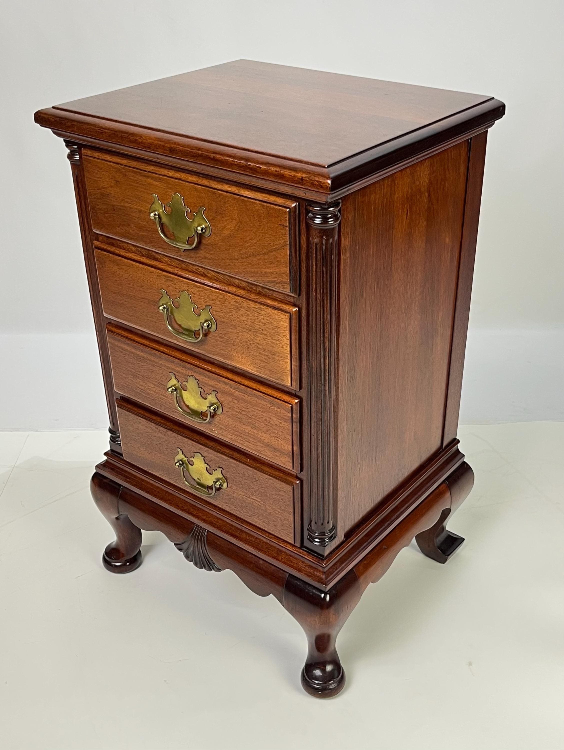 Vintage Continental Furniture Co. Queen Anne Style Mahogany 4-Drawer Bedside Chest - Thumbnail 7
