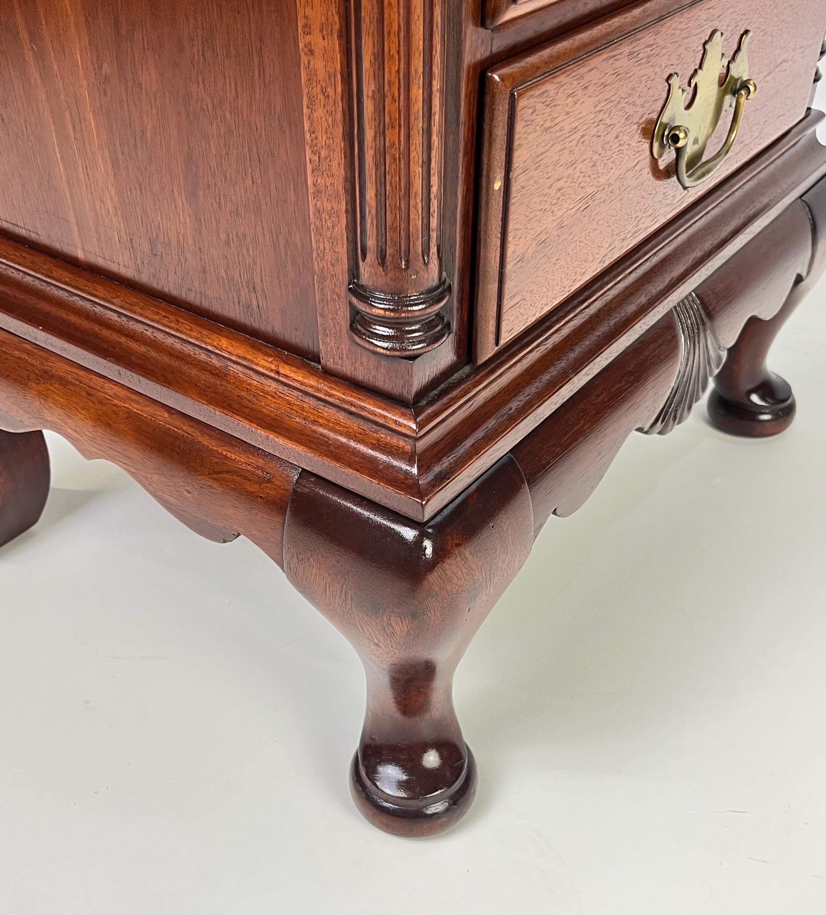 Vintage Continental Furniture Co. Queen Anne Style Mahogany 4-Drawer Bedside Chest - Thumbnail 10