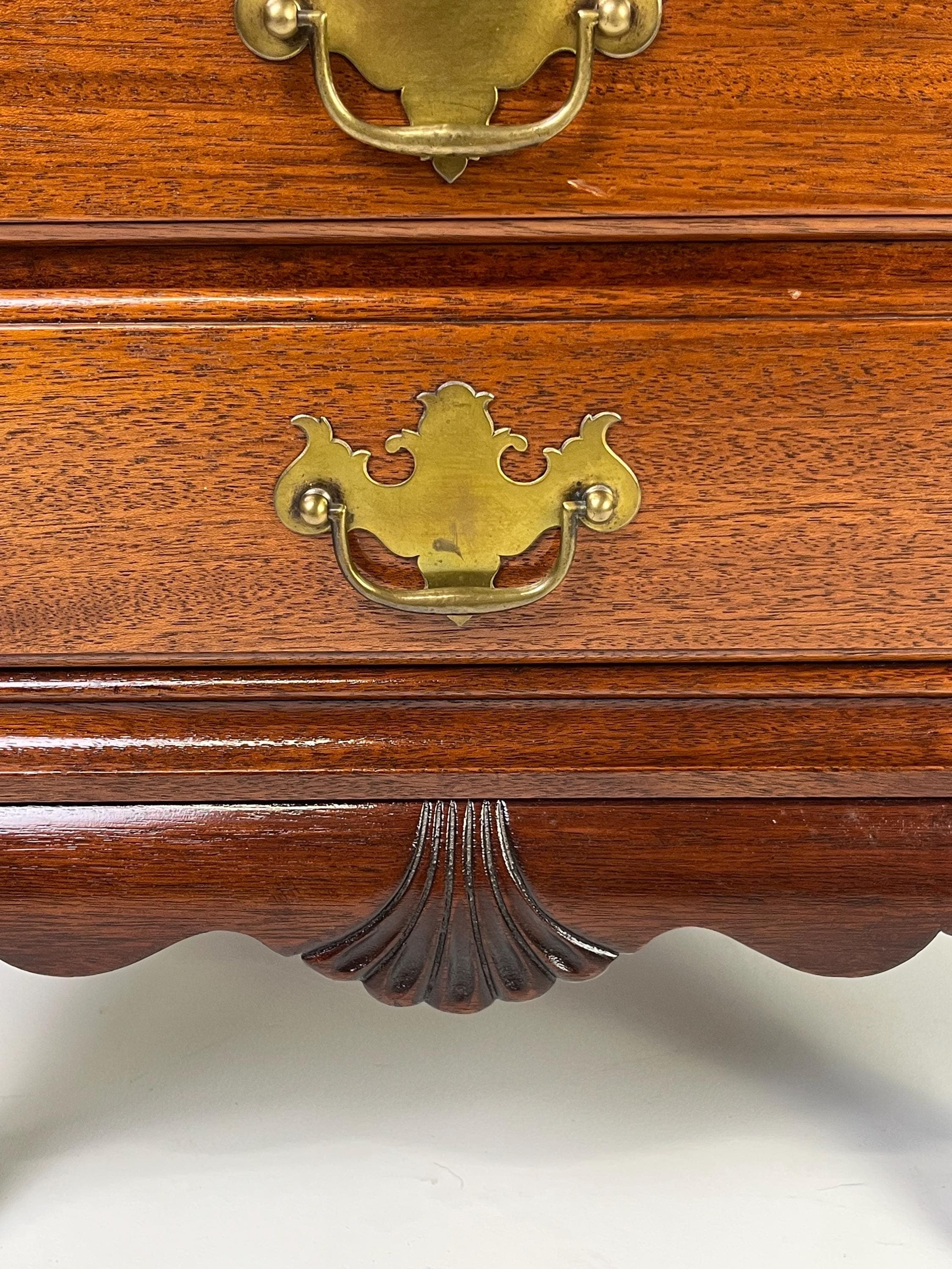 Vintage Continental Furniture Co. Queen Anne Style Mahogany 4-Drawer Bedside Chest - Thumbnail 8