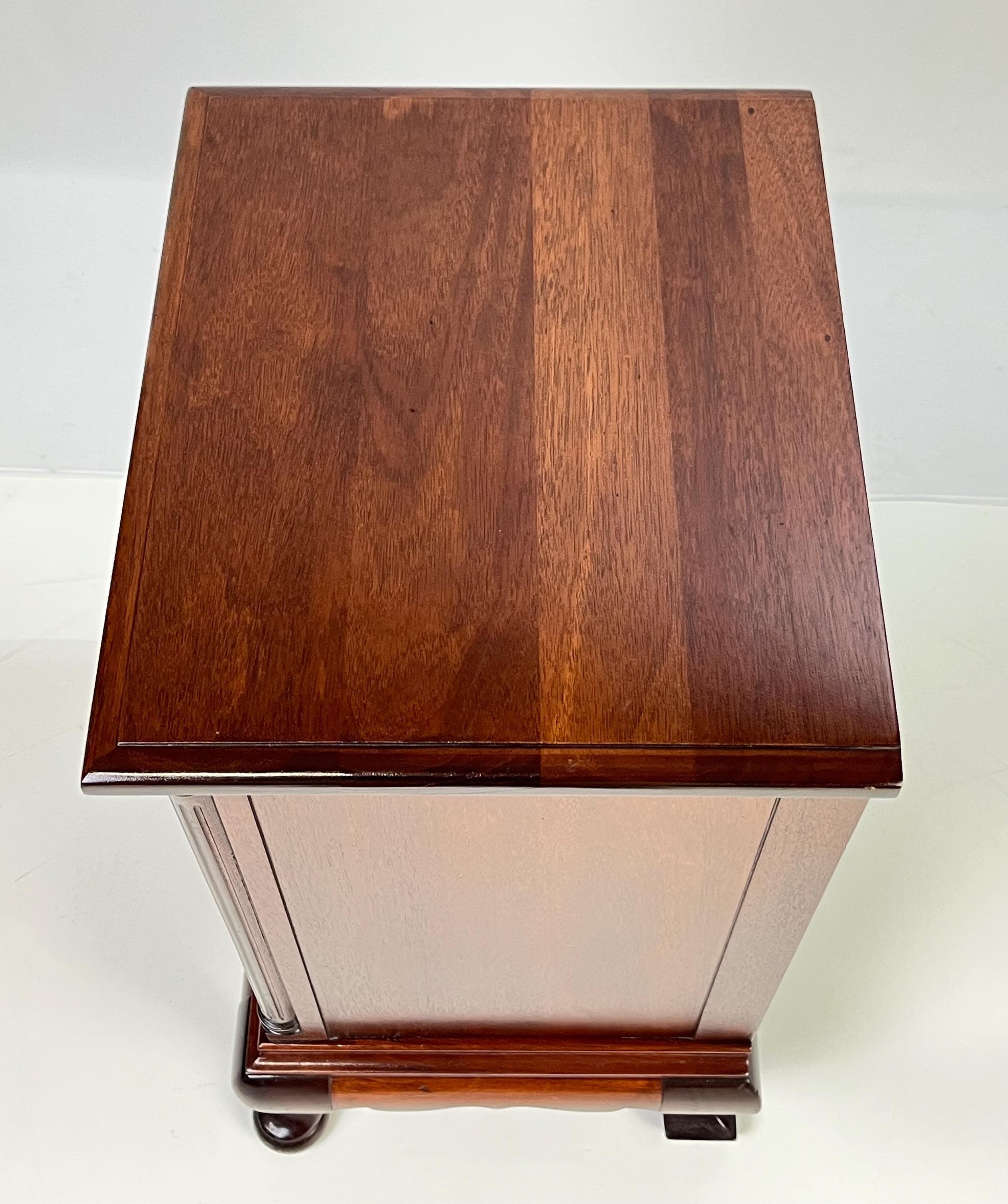 Vintage Continental Furniture Co. Queen Anne Style Mahogany 4-Drawer Bedside Chest - Thumbnail 13