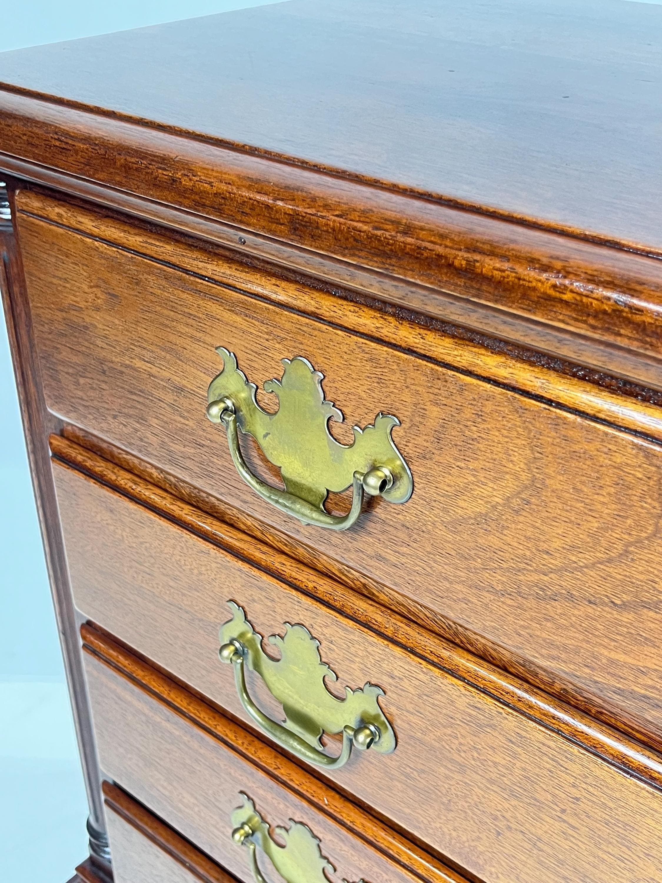 Vintage Continental Furniture Co. Queen Anne Style Mahogany 4-Drawer Bedside Chest - Thumbnail 15