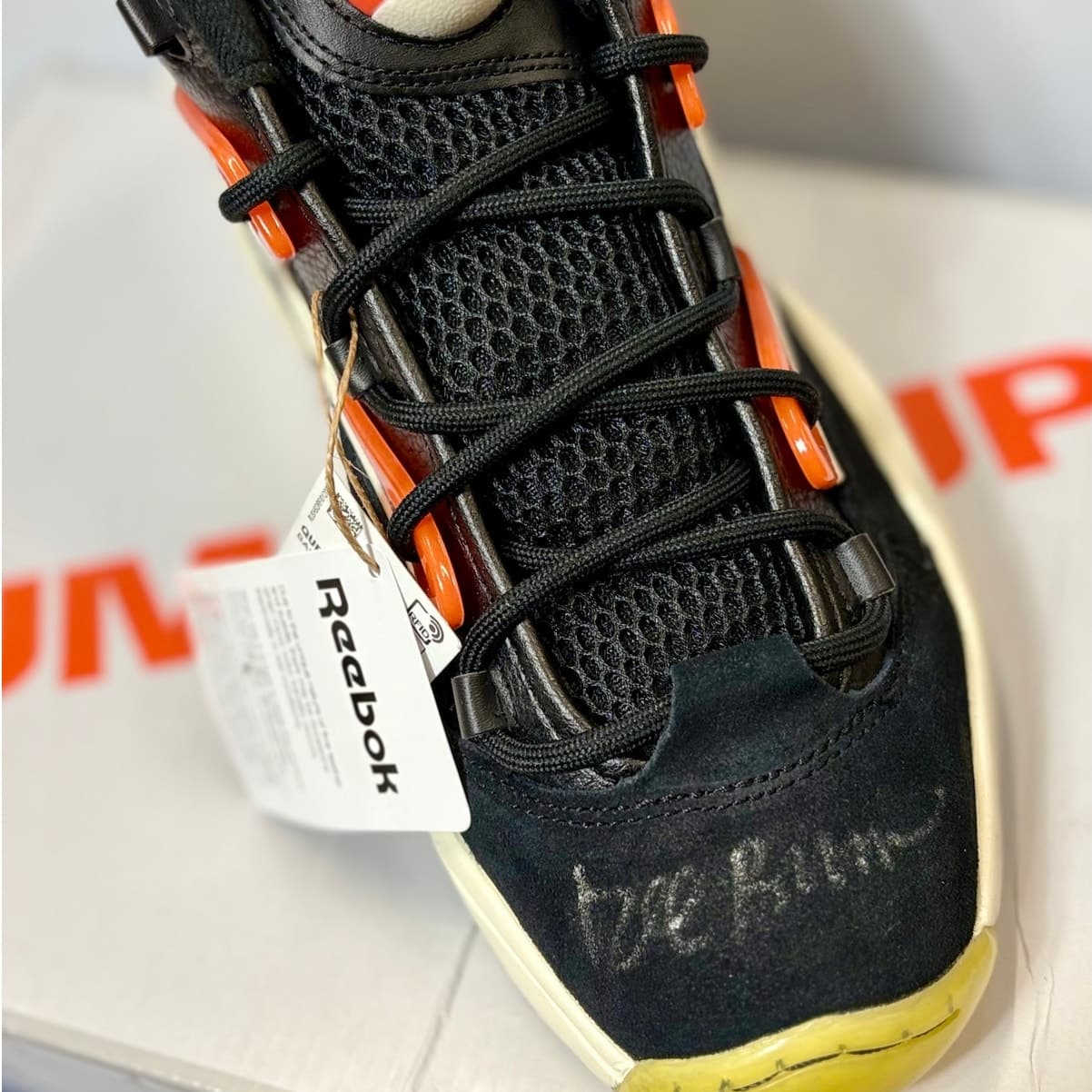 Reebok Pump Signed by Dee Brown NBA Dunk Champ Celtics Autographed Size 9.5 - Thumbnail 7