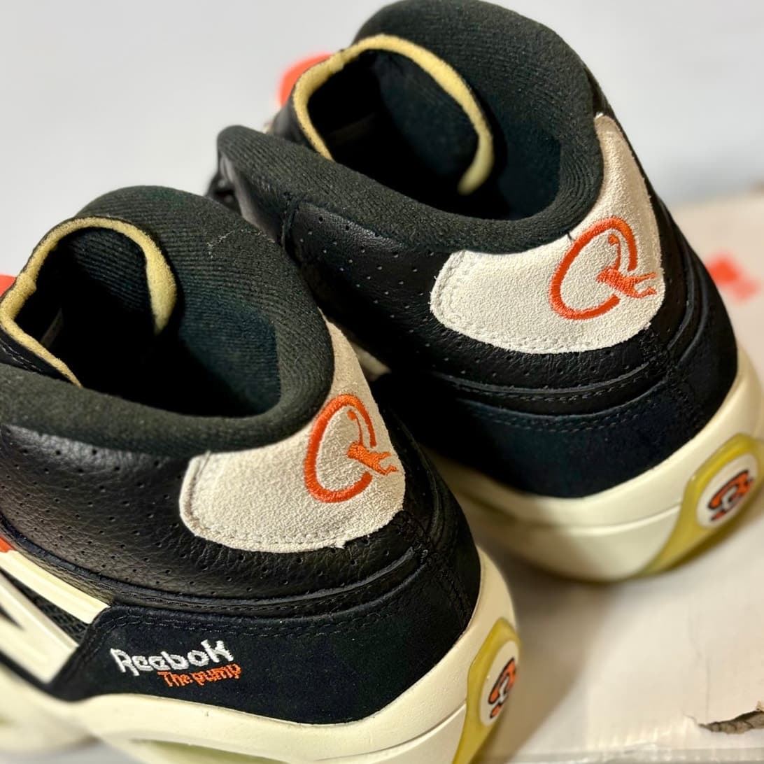 Reebok Pump Signed by Dee Brown NBA Dunk Champ Celtics Autographed Size 9.5 - Thumbnail 5