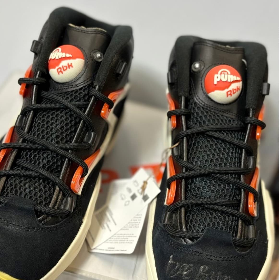 Reebok Pump Signed by Dee Brown NBA Dunk Champ Celtics Autographed Size 9.5 - Thumbnail 4