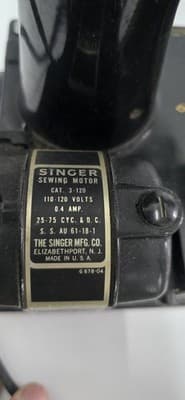 Vintage Singer Featherweight 221 sewing machine - Thumbnail 3