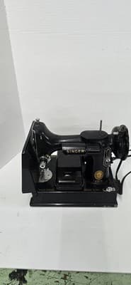 Vintage Singer Featherweight 221 sewing machine - Thumbnail 11