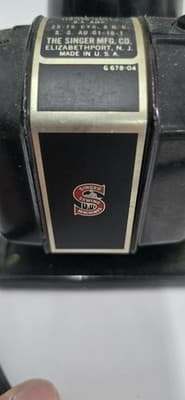 Vintage Singer Featherweight 221 sewing machine - Thumbnail 4