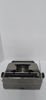 Smith-Corona Sterling Portable Manual Typewriter w/ Carrying Case - Thumbnail 5