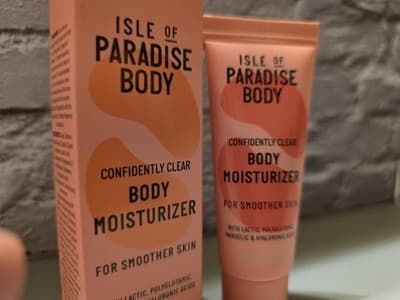 Isle of Paradise Confidently Clear Body Moisturizer Travel Size .67 FL OZ 🍑 - Thumbnail 3
