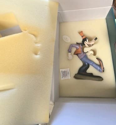 WDCC Disney Goofy "Oh, the world owes me a livin'." Moving Day W/Original Box - Thumbnail 2