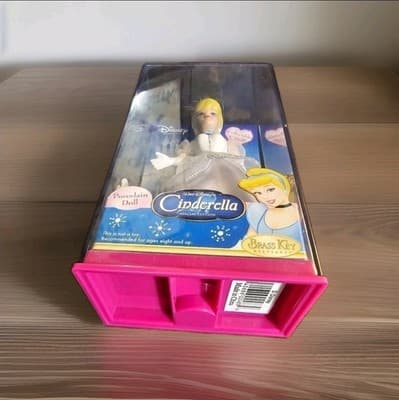Walt Disney Special Edition Porcelain Cinderella Doll - Thumbnail 3