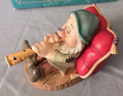 WDCC Disney Snow White Sleepy "Zzzzzzz" Figurine w/box & COA - Thumbnail 9