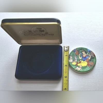 1983 'Disney Collectors Society' LE Ceramic Medallion Snow White & Friends - Thumbnail 5