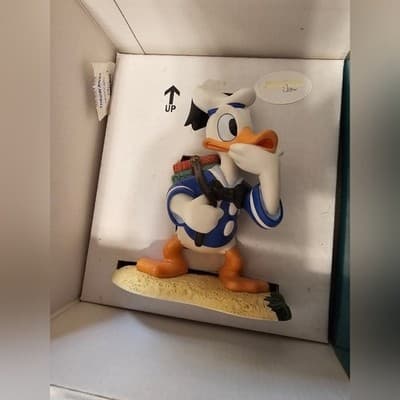 WDCC Walt Disney "Donald's Decision" - Thumbnail 3