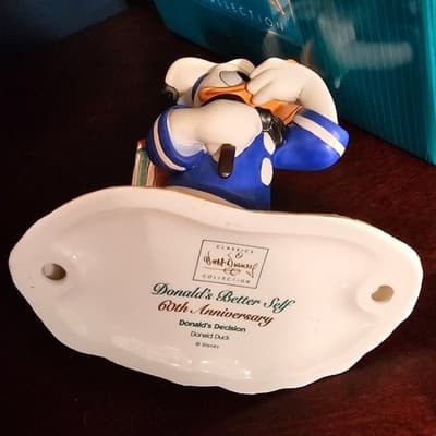 WDCC Walt Disney "Donald's Decision" - Thumbnail 7