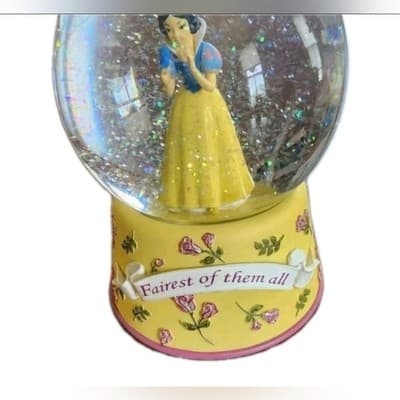 Disney Enesco Snow White Fairest Of Them All "Waltz Of The Flowers" Snow Globe - Thumbnail 3