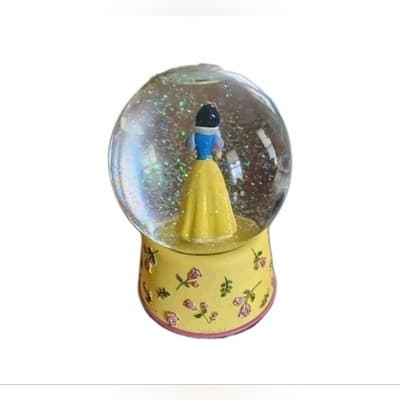 Disney Enesco Snow White Fairest Of Them All "Waltz Of The Flowers" Snow Globe - Thumbnail 2