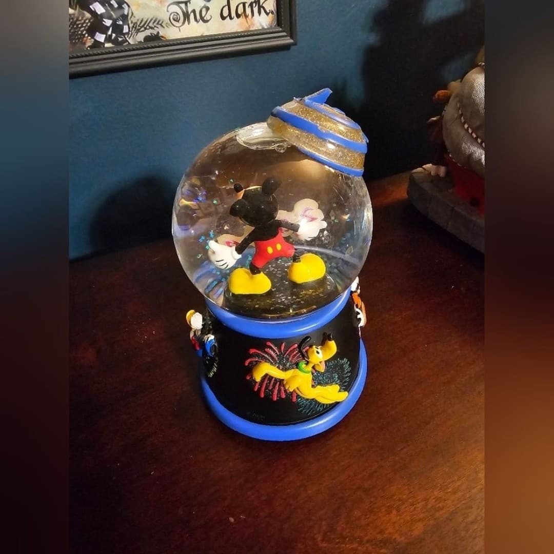 2004 Disney Snowglobe - Thumbnail 2