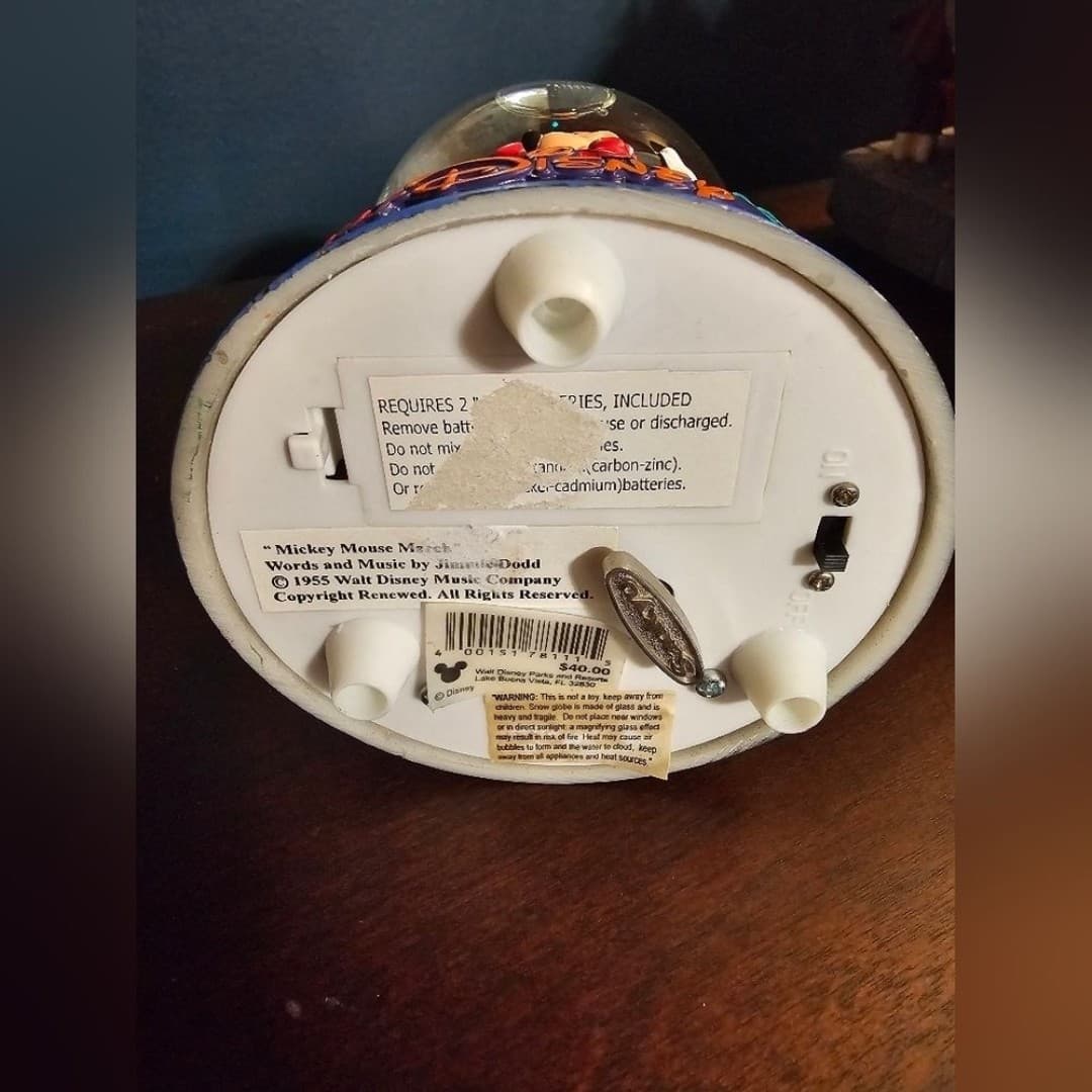 2004 Disney Snowglobe - Thumbnail 7