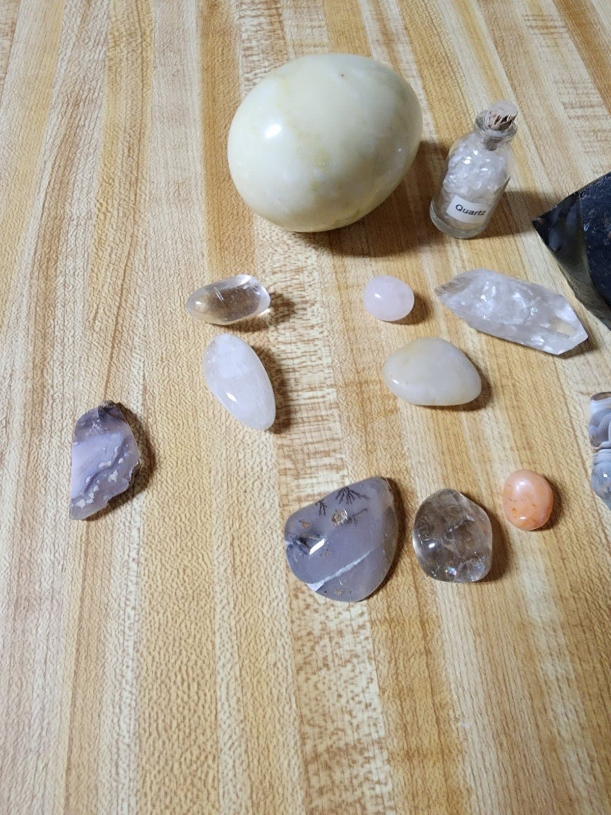 Crystals & Stones - Thumbnail 4