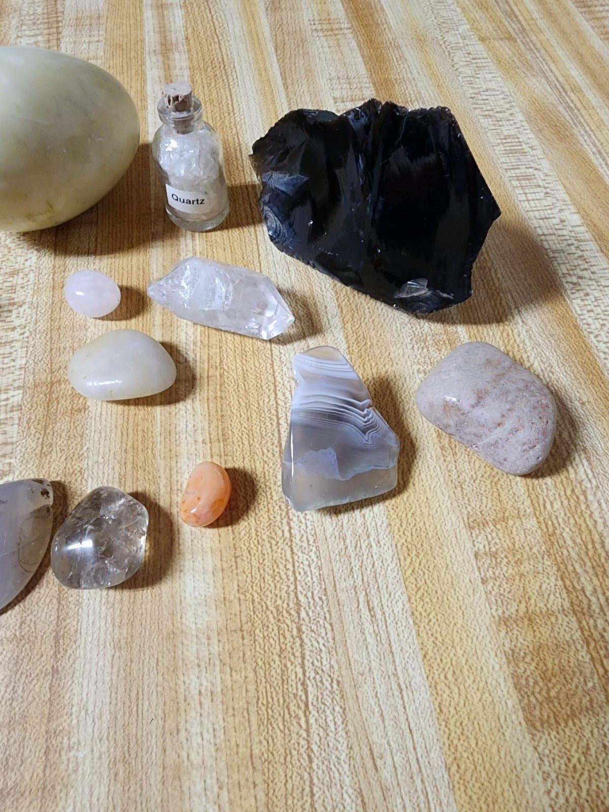 Crystals & Stones - Thumbnail 2