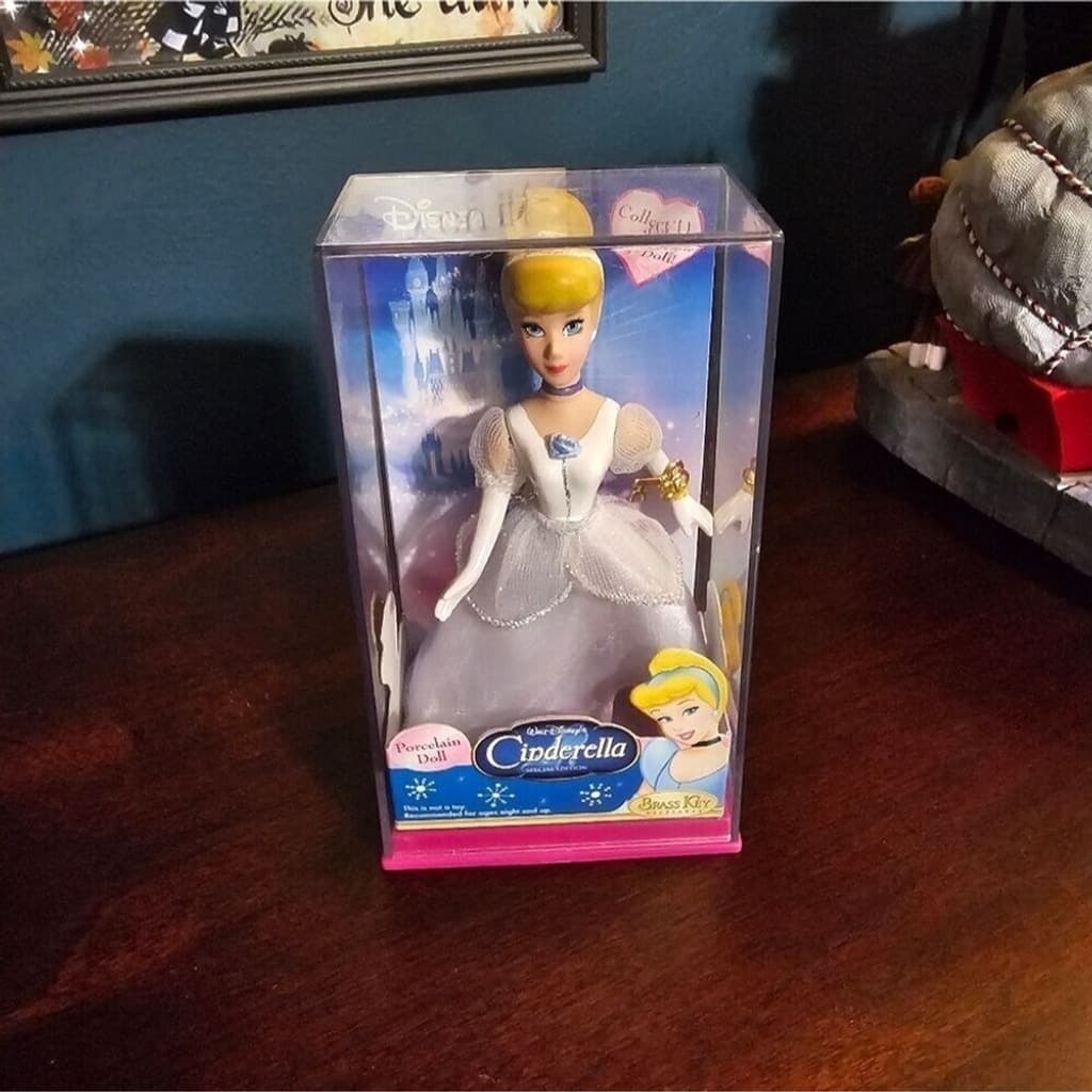Walt Disney Special Edition Porcelain Cinderella Doll