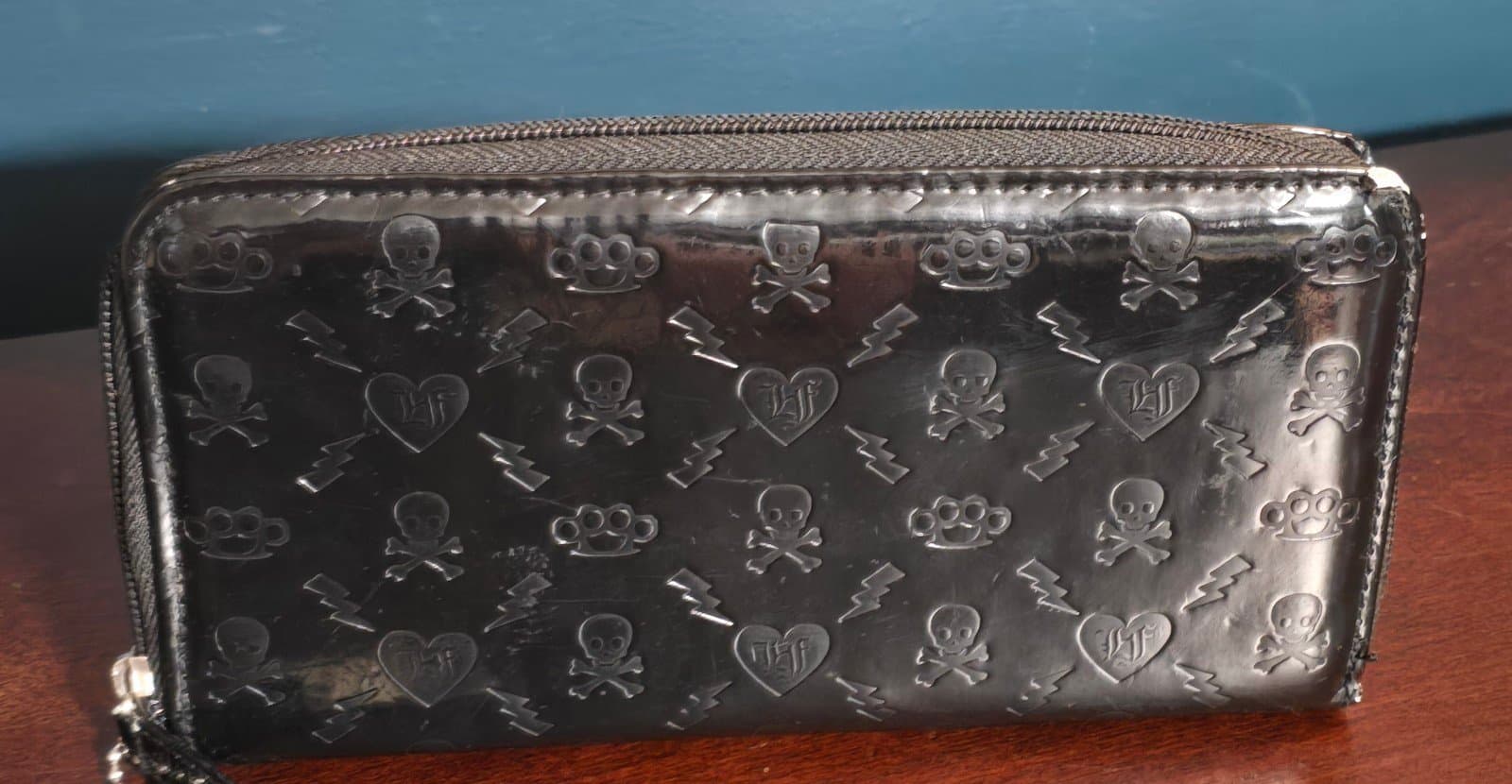 Loungefly ❤️ Logo Skull and Crossbones Wallet - Thumbnail 2